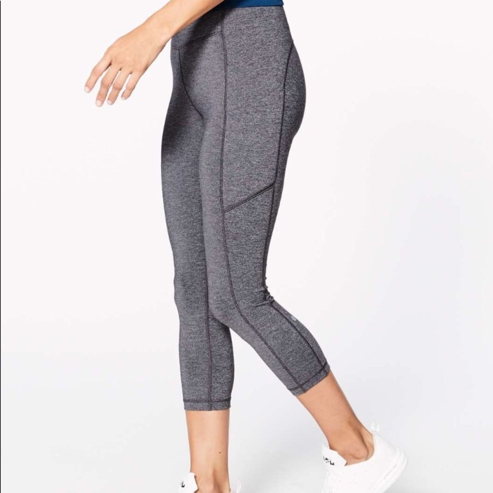 lululemon Speed Up Crop 21” Full-on luxtreme